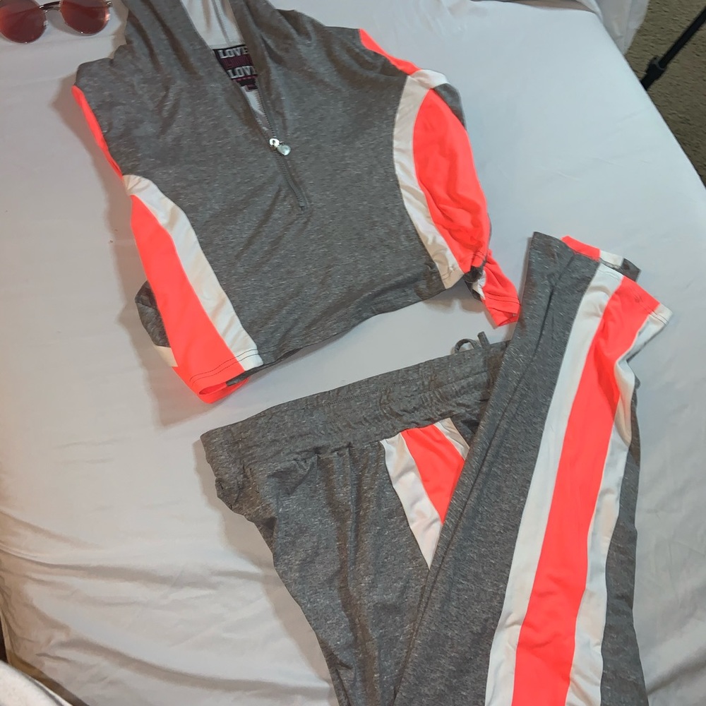 Cropped lounge set